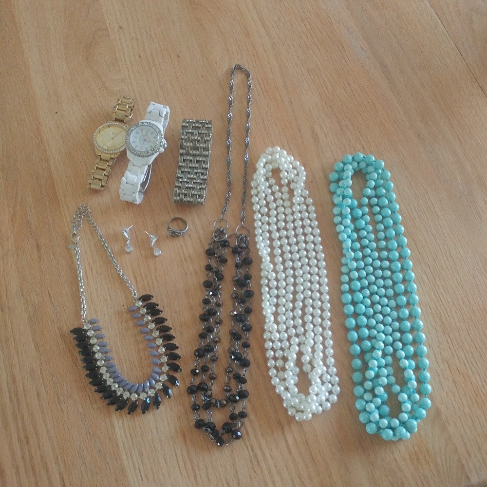 SOLD Premier Designs 9 Piece Bundle
